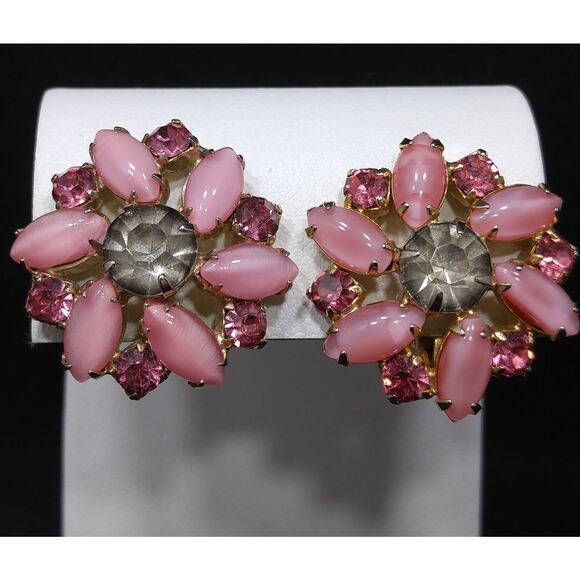 Vintage 1960s Art Glass Pink Rhinestone Clip Earrings, Gold Plated - Picture 7 of 10